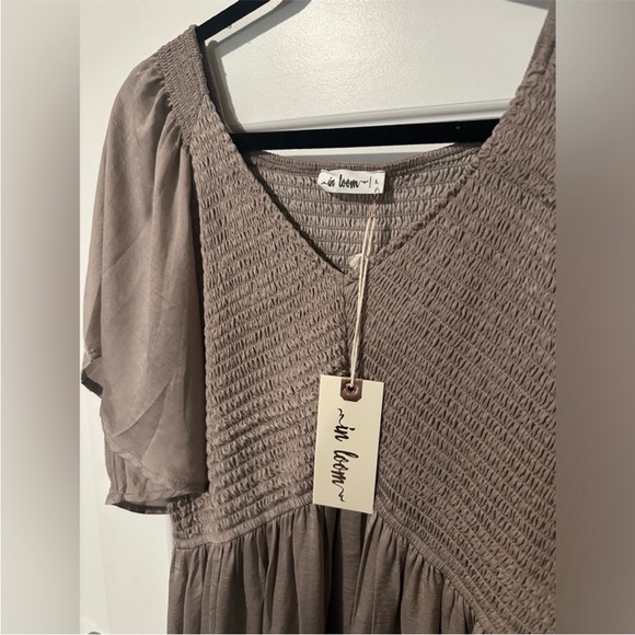 Elegant Gray Women's Dress - Picture 5 of 6